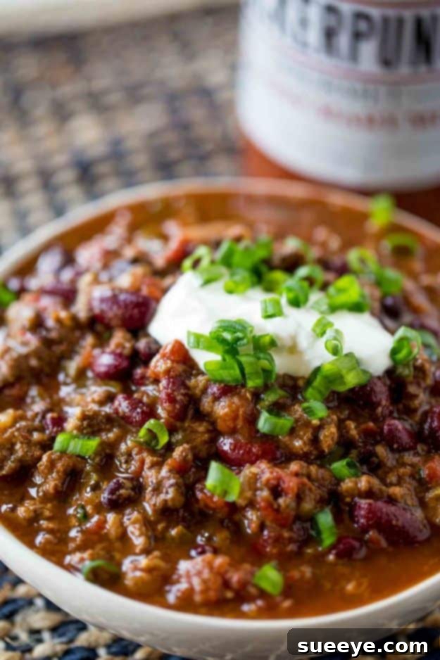 Slow Cooker Beef Chili - A timeless family favorite Slow Cooker Beef Chili - Classic & Hearty Crockpot Recipe