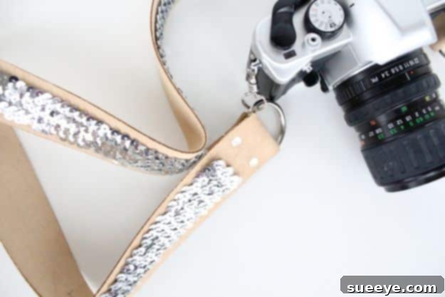 No-Sew Sequin Camera Strap No Sew Gifts to Make - Easy DIY Christmas Presents -DIY No Sew Sequin Camera Strap