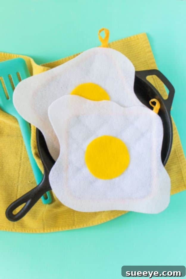 No-Sew Fried Egg Oven Mitts Quick No Sew Projects -No Sew Gifts to Make - Easy DIY Christmas Presents -DIY No Sew Fried Egg Oven Mitts