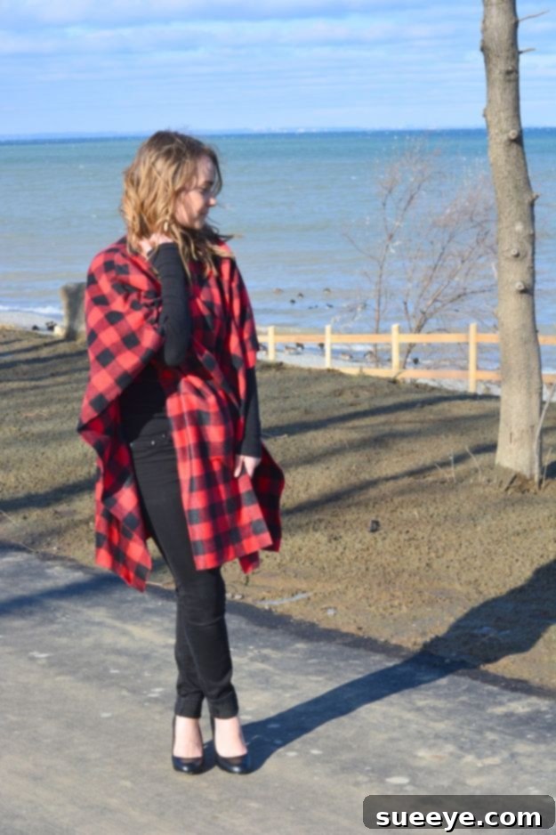 No-Sew Cape Tutorial No Sewing Clothes and Fashion Ideas - Quick No Sew Projects -No Sew Gifts to Make - Easy DIY Christmas Presents - No Sew Cape Tutorial