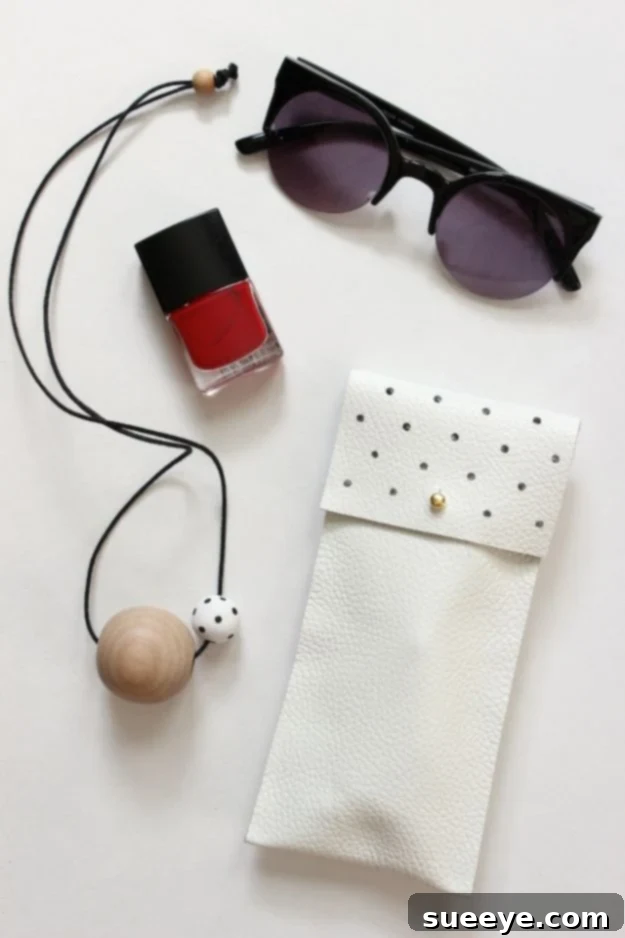 Effortless No-Sew Gifts: 42 DIY Creations 10 No Sew Gift Ideas - Quick Last Minute Holiday Gifts for Her - DIY No-Sew Leather Glasses Pouch