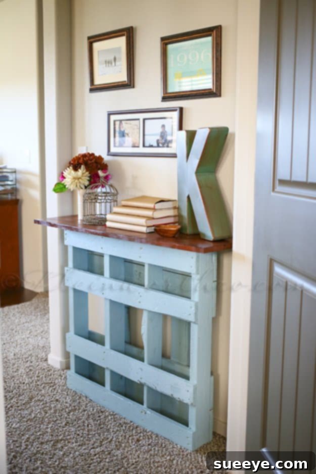 DIY Pallet Furniture Ideas - DIY Pallet Console Table - Best Do It Yourself Projects Made With Wooden Pallets - Indoor and Outdoor, Bedroom, Living Room, Patio. Coffee Table, Couch, Dining Tables, Shelves, Racks and Benches DIY Pallet Console Table - Rustic Entryway Furniture
