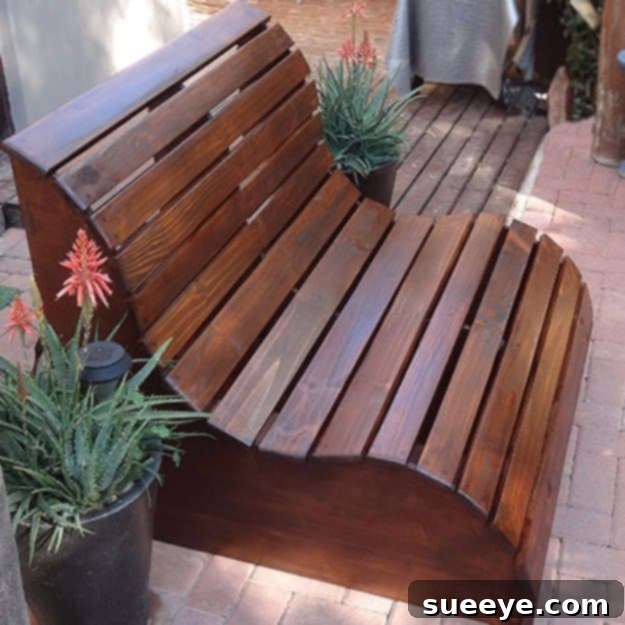 DIY Pallet Furniture Ideas - Garden Love Seat - Best Do It Yourself Projects Made With Wooden Pallets - Indoor and Outdoor, Bedroom, Living Room, Patio. Coffee Table, Couch, Dining Tables, Shelves, Racks and Benches Pallet Garden Love Seat - DIY Outdoor Seating for Two