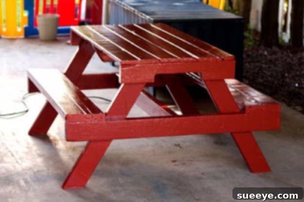 DIY Pallet Furniture Ideas - DIY Pallet Picnic Table - Best Do It Yourself Projects Made With Wooden Pallets - Indoor and Outdoor, Bedroom, Living Room, Patio. Coffee Table, Couch, Dining Tables, Shelves, Racks and Benches DIY Pallet Picnic Table - Outdoor Dining Furniture Project