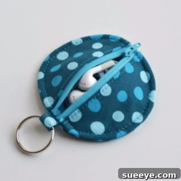 Easy Sewing Projects to Sell - Circle Zip Earbud Pouch Tutorial - DIY Sewing Ideas for Your Craft Business. Make Money with these Simple Gift Ideas, Free Patterns #sewing #crafts Easy Sewing Projects to Sell - Circle Zip Earbud Pouch Tutorial - DIY Sewing Ideas for Your Craft Business. Make Money with these Simple Gift Ideas, Free Patterns #sewing #crafts