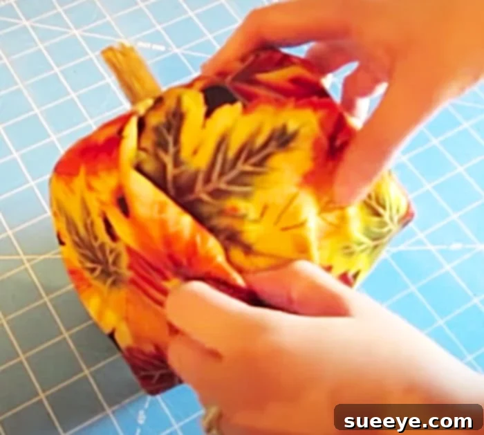 Craft a Festive Pumpkin Toilet Paper Cozy 3 Wrap Toilet Paper Rolls To Make Pumpkins - DIY Autumn Crafts - Bathroom Ideas