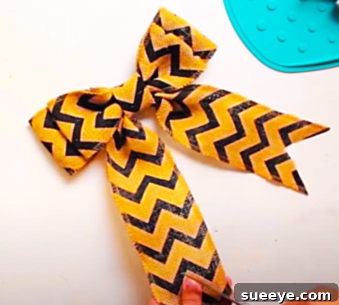Fast Burlap Bow DIY 3 Christmas Bow - Fall Bow - Gift Bow - Easy Way To Make A Bow