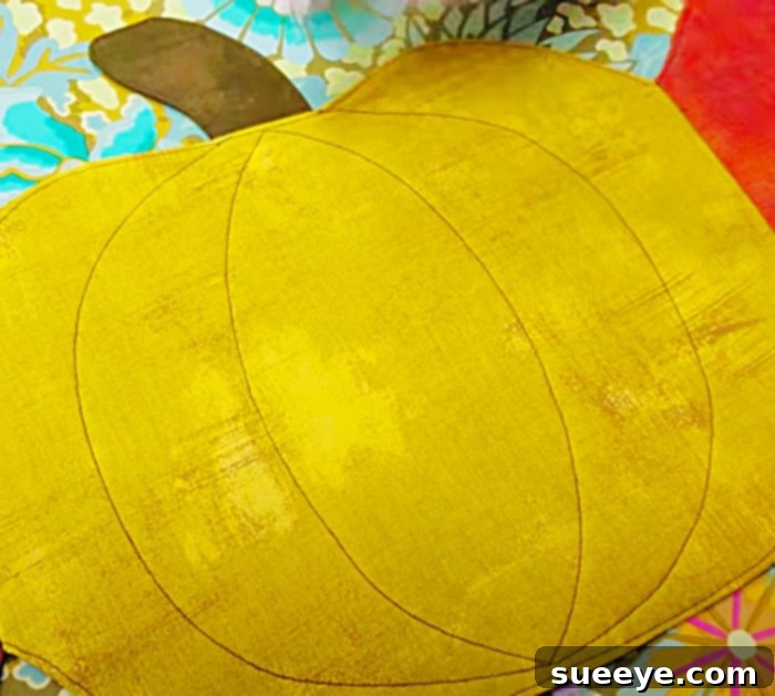 Pumpkin Patch Table Runner: A Quilted Fall Project 3 Pumpkin Quilt Idea - DIY Table Runner - Easy Fall Decor Ideas