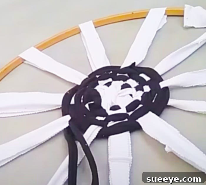 DIY Hula Hoop Rug - DIY Rug Pattern - Kitchen Decor - Bathroom Decor