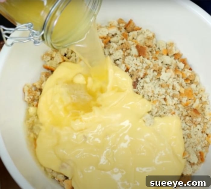 Easy Slow Cooker Cornbread Dressing 2 Slow Cooker Cornbread Dressing Recipe - Slow cooker Recipes - Thanksgiving Side Dishes