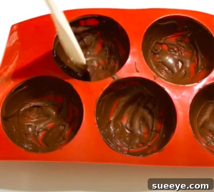 Mastering Peppermint Mocha Hot Chocolate Bombs 2 Use Chocolate to make Chocolate Bombs - Peppermint Mocha Chocolate Bombs