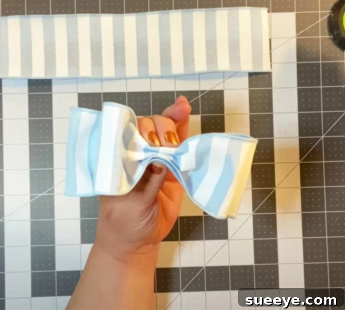 Craft Your Own Bow: 5 Simple Techniques 2 Christmas Bow Making - Gift Bow Making - DIY Bow Decor