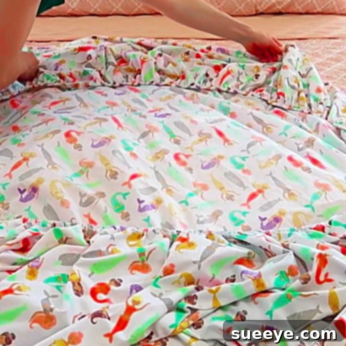Mastering the Fitted Sheet Fold 2 How To Fold A Fitted Sheet - Easy Folding Hacks - Sheet Folding Ideas